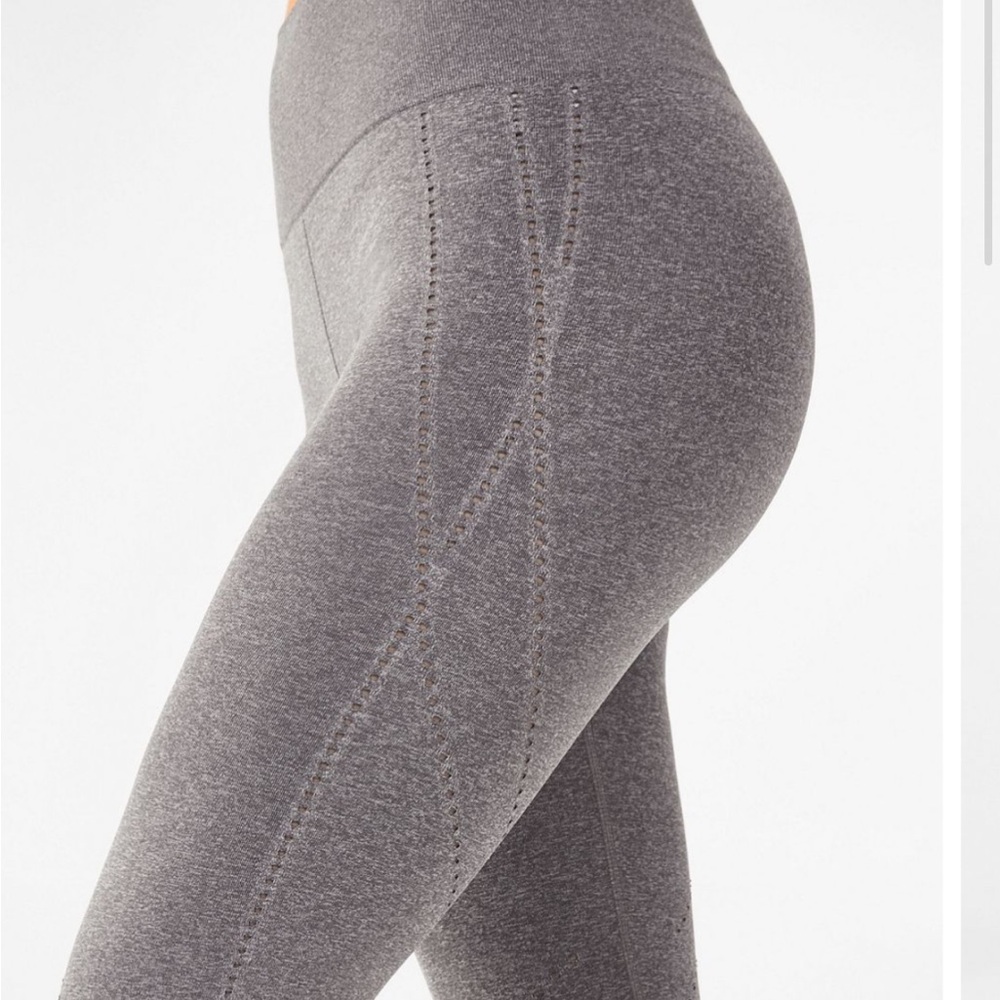 Fabletics  Women’s Size L High Waisted Seamless Dot Capri Like New Athletic